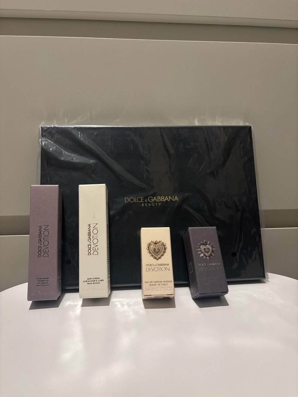 Dolce & Gabbana 5 piece body care gift set - Picture 2 of 11